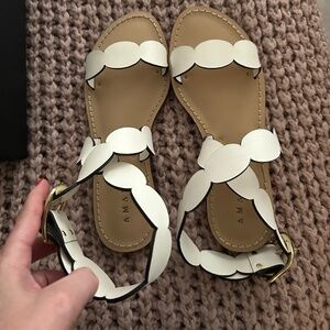 Amanu Virunga Scallop Sandal size 8